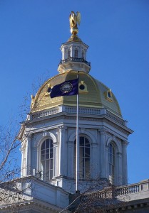 512px-State_House_dome_with_NH_flag_5